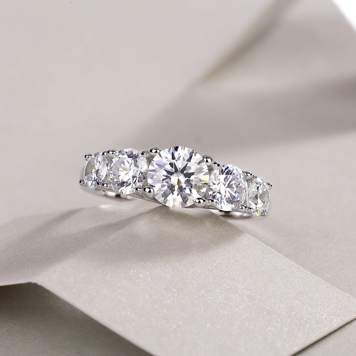 1 Carat D-VVS1 Lab Grown Diamond Ring for Women