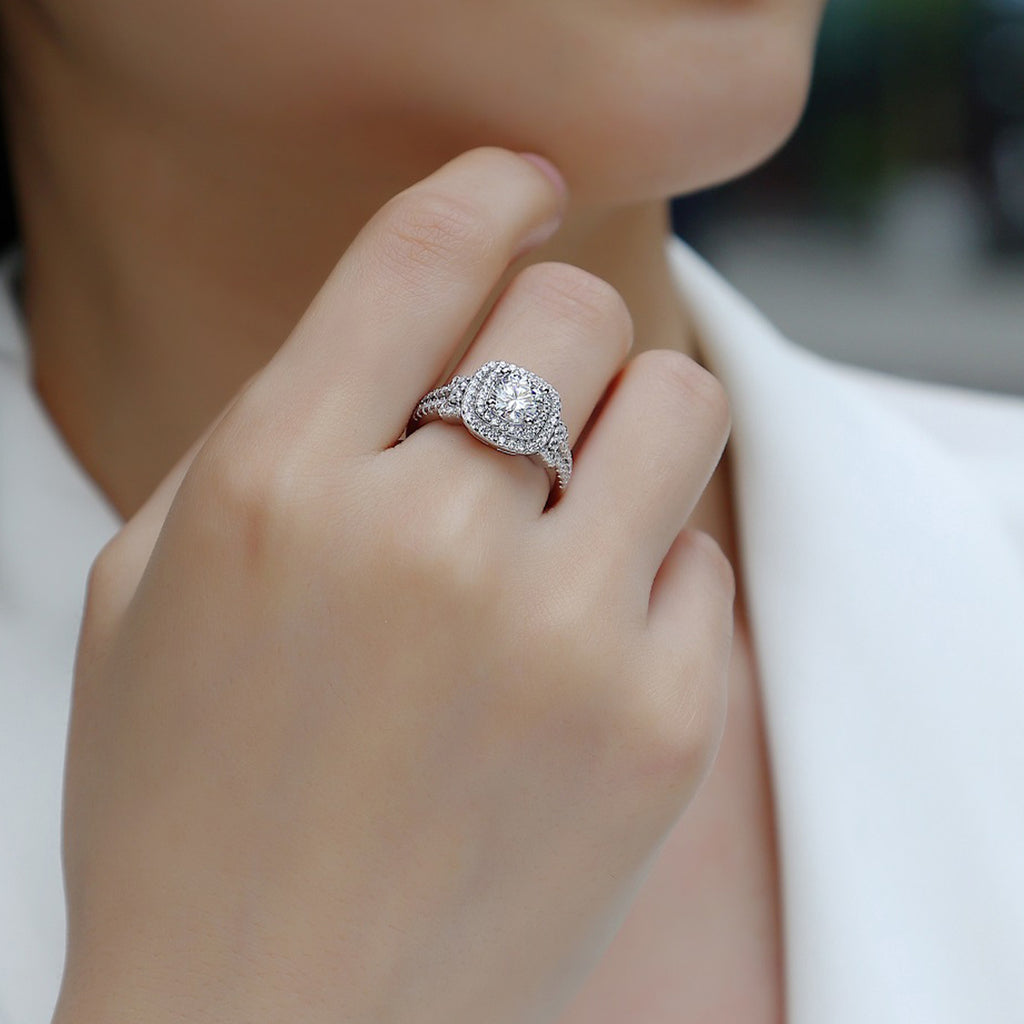 1 Carat D-VVS1 Lab Grown Diamond Ring for Women