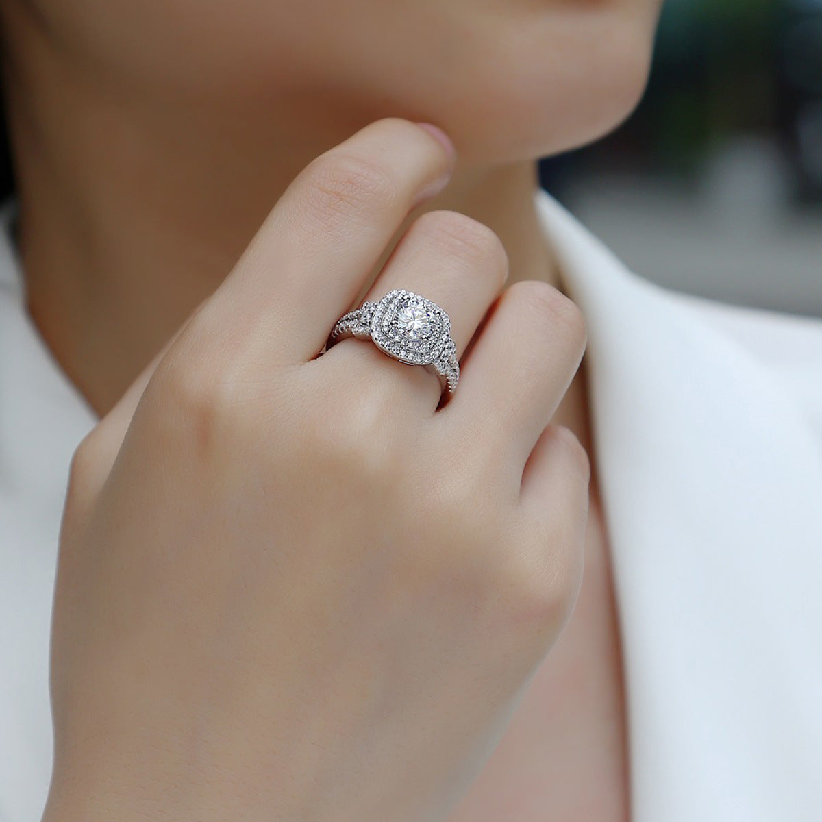 1 Carat D-VVS1 Lab Grown Diamond Ring for Women