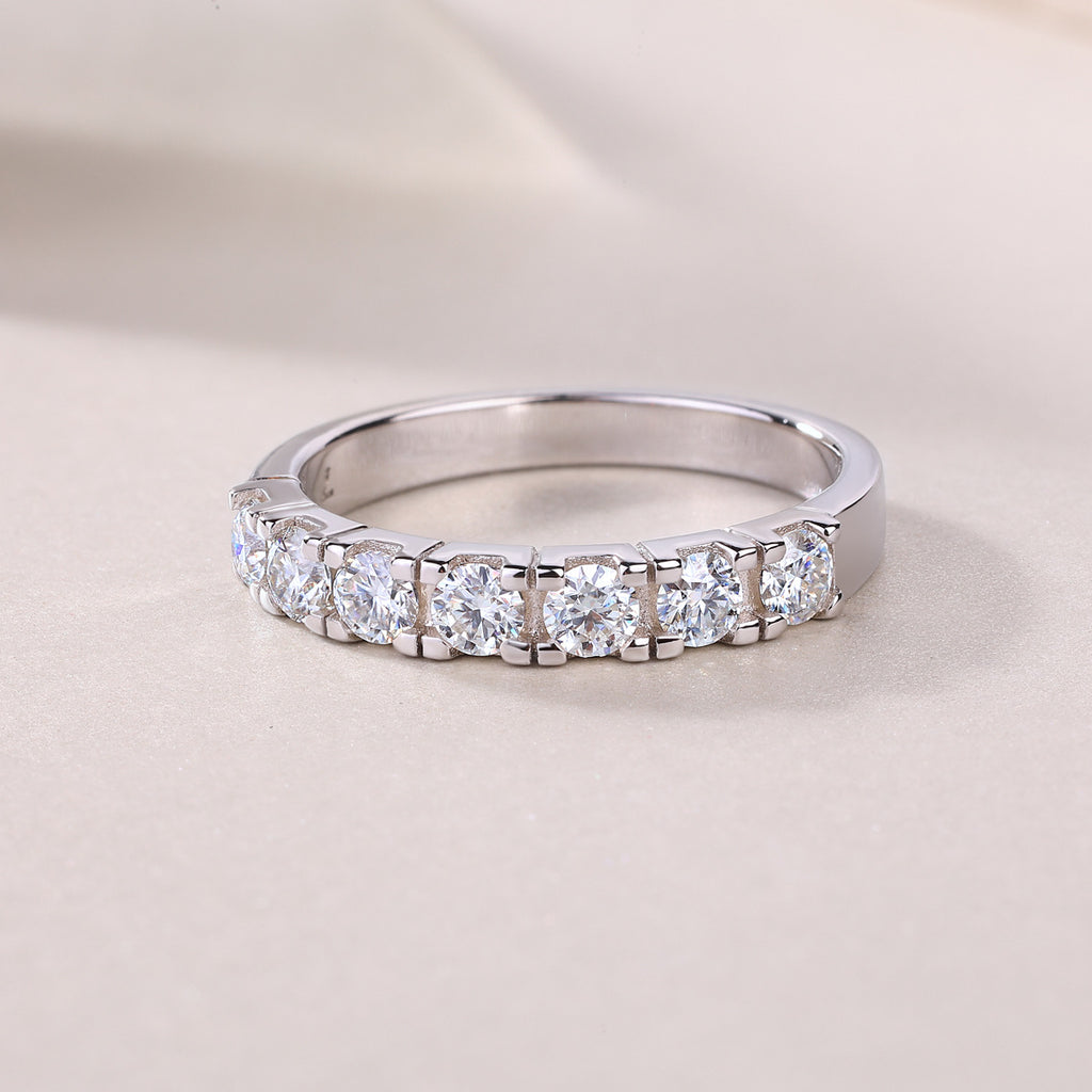 Single Row Moissanite Diamond Ring for Women