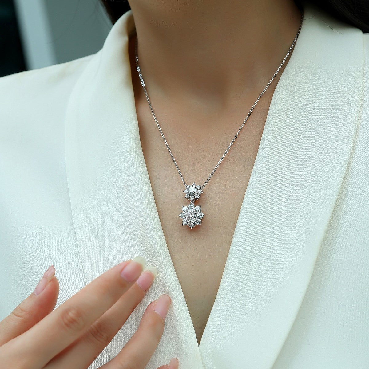 1.5 Carat Moissanite Sunflower Pendant Diamond Necklace S925 Sterling Silver Plated with 18K White Gold for Women