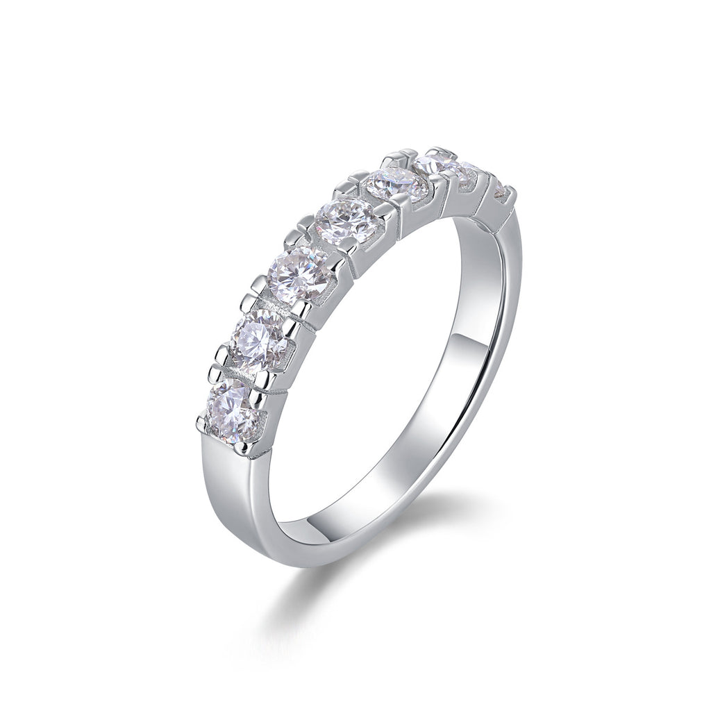 Single Row Moissanite Diamond Ring for Women