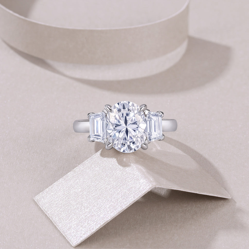 Egg-Shaped Moissanite Wedding Diamond Ring for Women