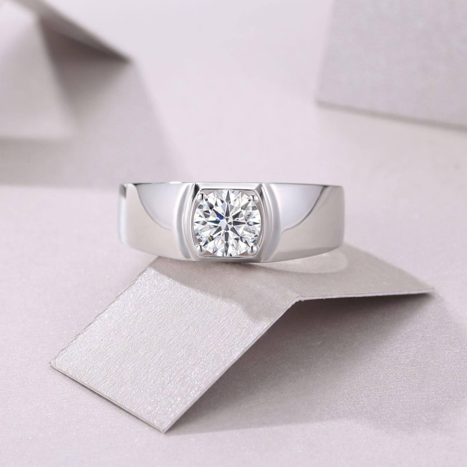 1 Carat D-VVS1 Lab-Grown Diamond Engagement Ring for Men