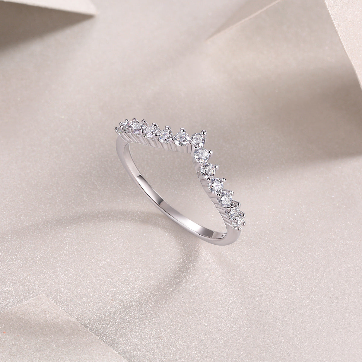 2.6CT Moissanite V-shaped Single Row Diamond Ring for Women