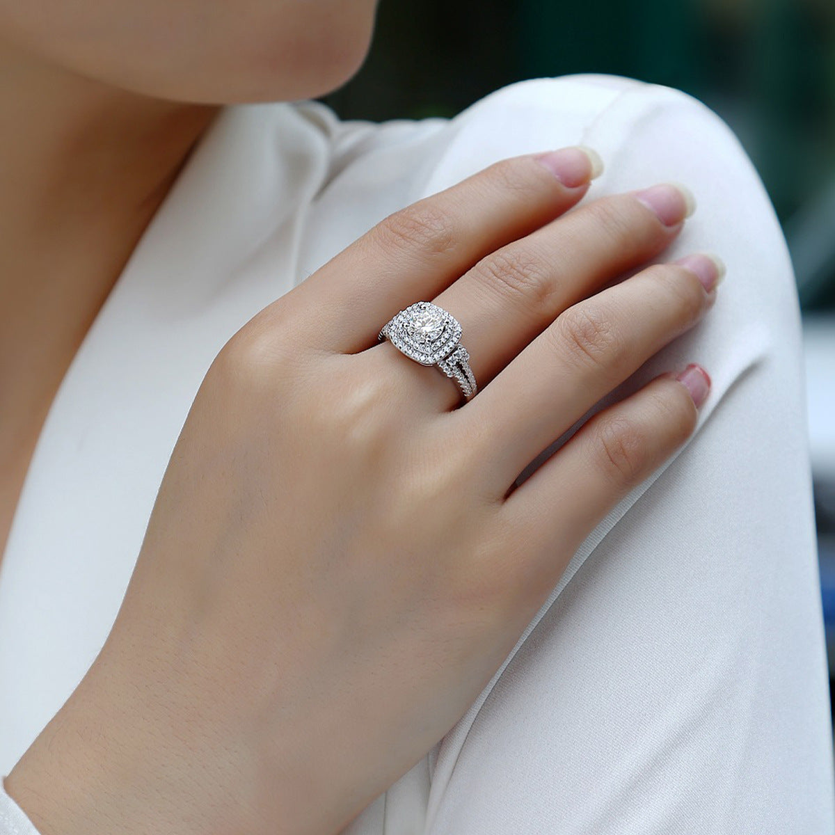 1 Carat D-VVS1 Lab Grown Diamond Ring for Women