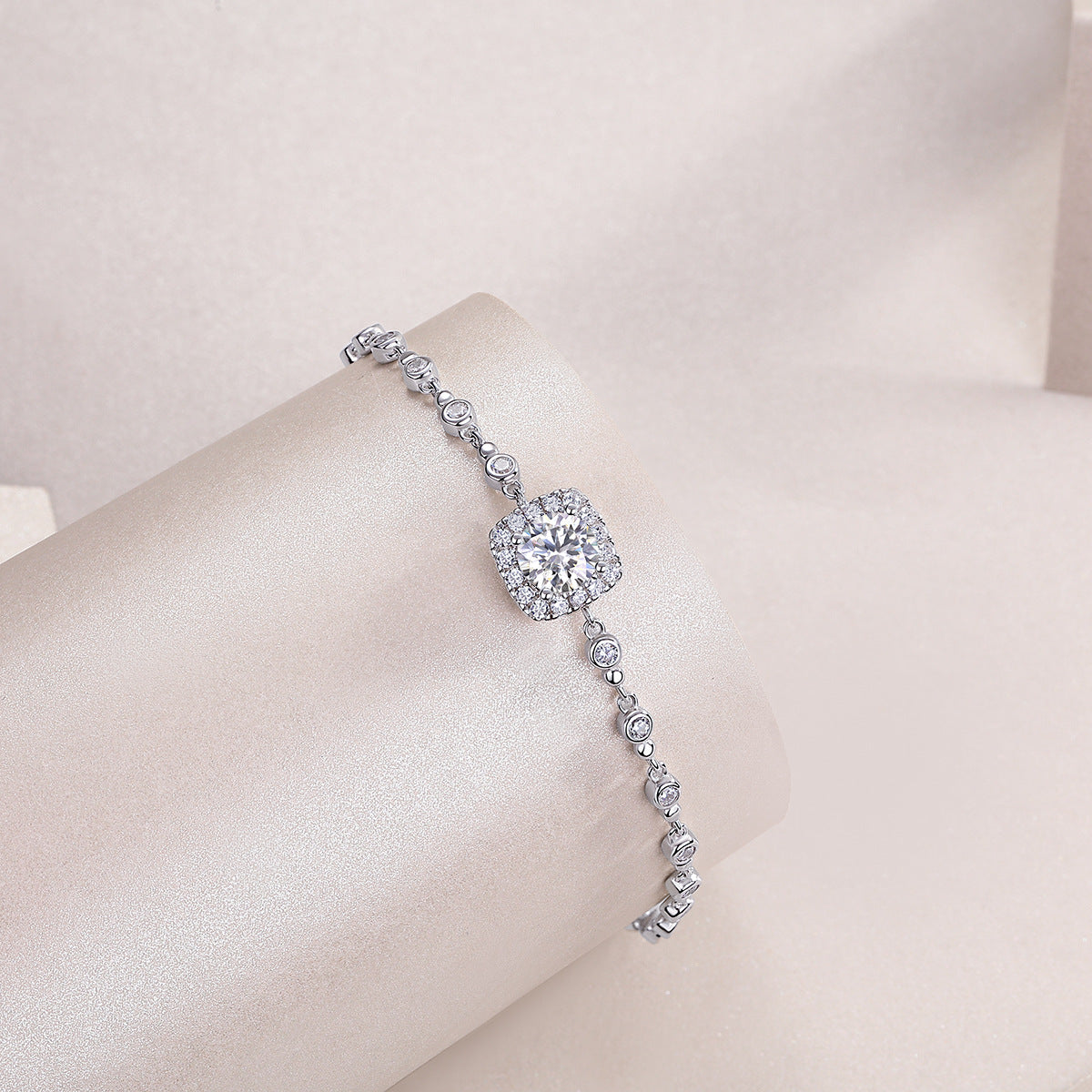 Female 1.94 Carat Moissanite Bracelet S925 Sterling Silver Plated 18K