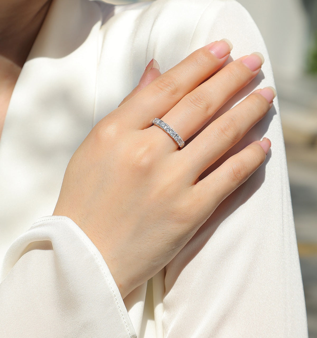 Single Row Moissanite Diamond Ring for Women