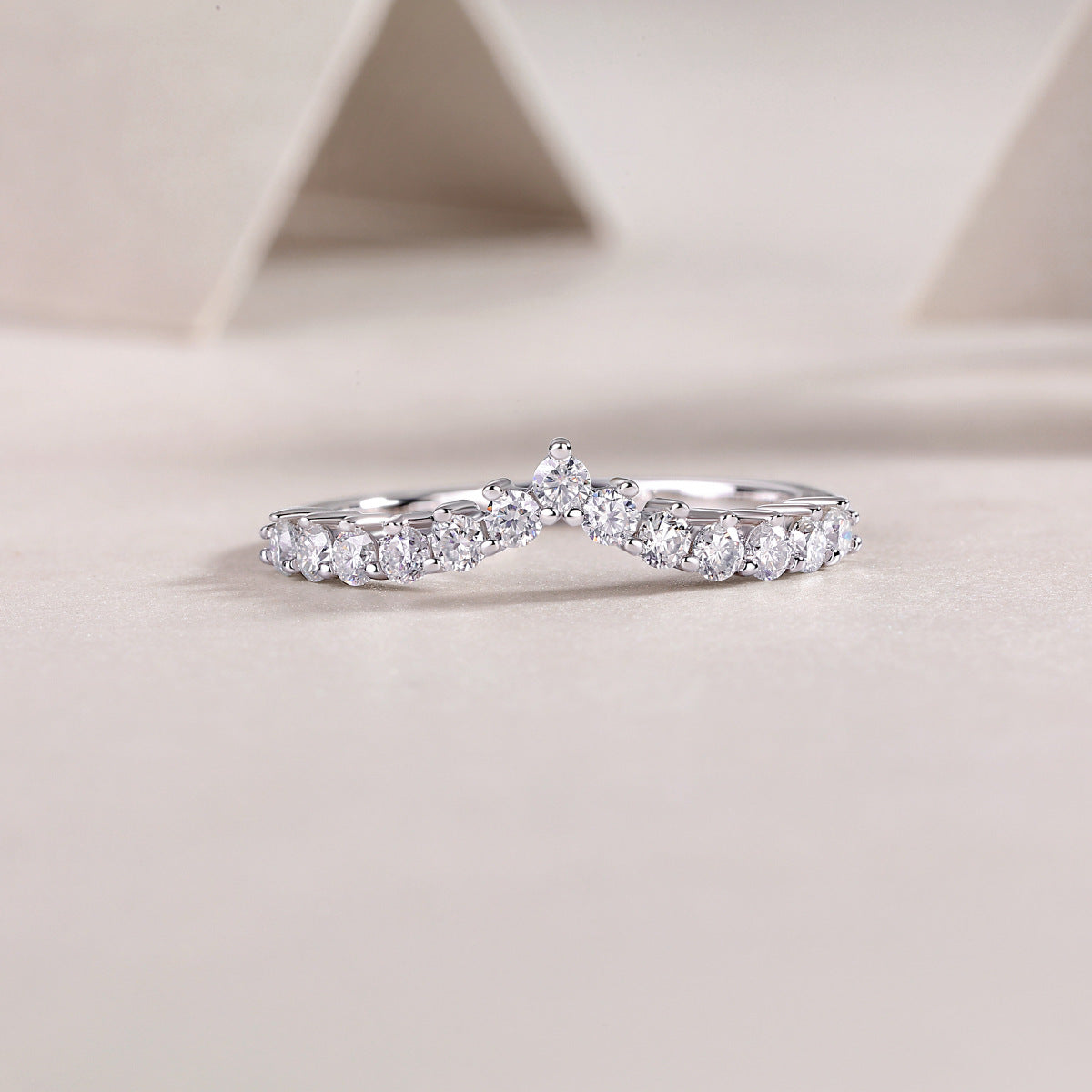 2.6CT Moissanite V-shaped Single Row Diamond Ring for Women